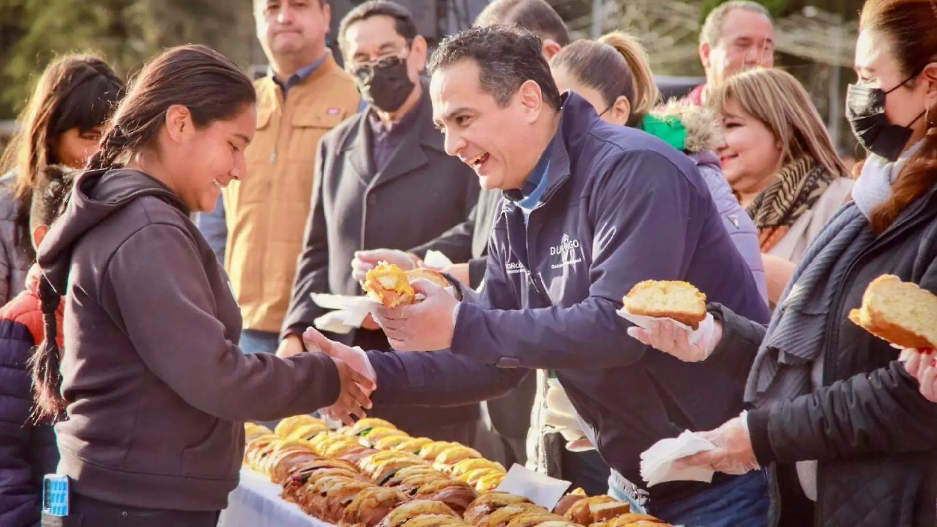 02. Celebremos en familia la Mega Rosca de Reyes 2025 (1)